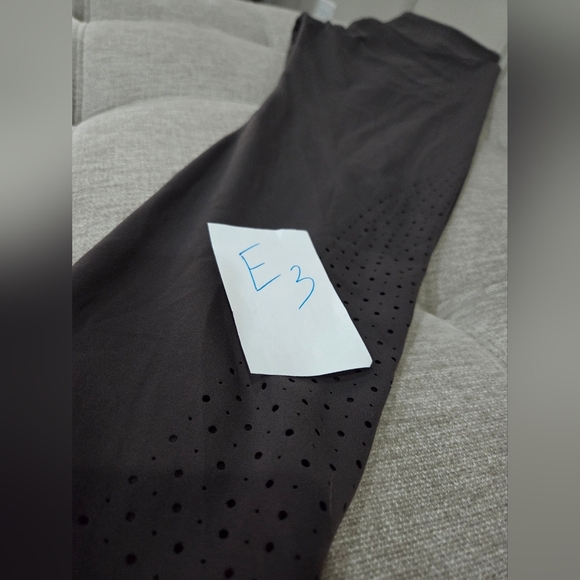 Athleta Charcoal Gray High-Waisted  Capri Leggings Women's  Sz.M - Picture 8 of 8